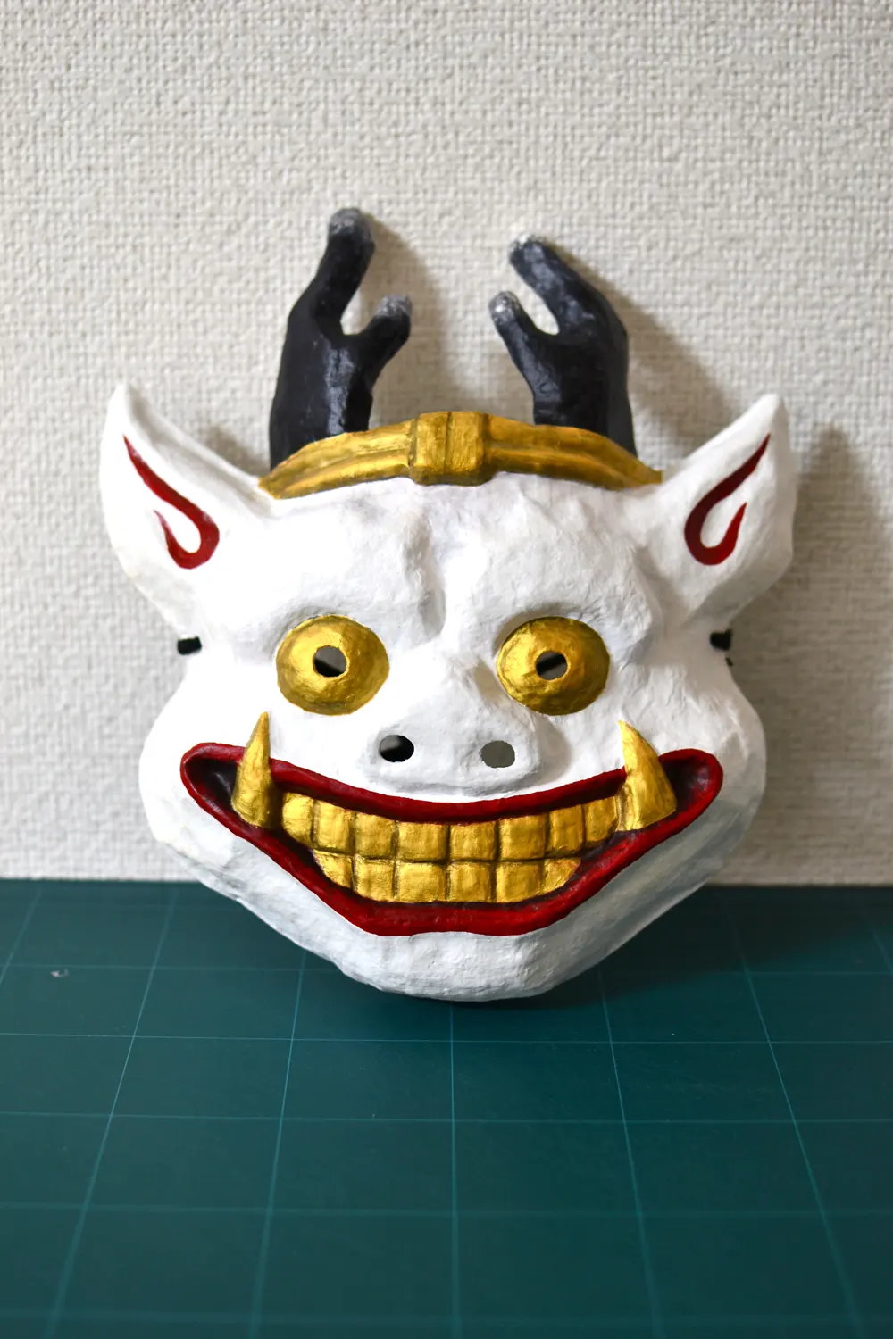 戸田光祐 作品集 デザイン アート｜KOHSUKE TODA PORTFOLIO Design Artwork｜神々の八幡神楽用の雷神面制作（手作りお面）・装束制作縫製